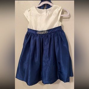 Dressed up by Gymboree Dress (3) with Bloomers 
Top is white
Bottom is blue